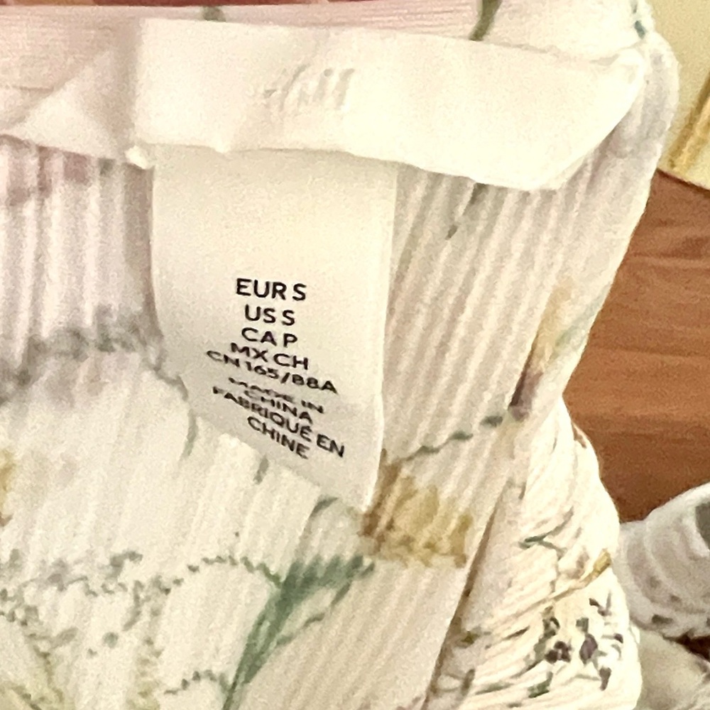 (SOLD)H&M, Floral Plisse Mini Dress Romantic Garden Party Boho V-Neck,EUC,Size - Picture 5 of 8